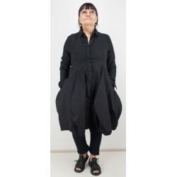 A beautiful black fitted...